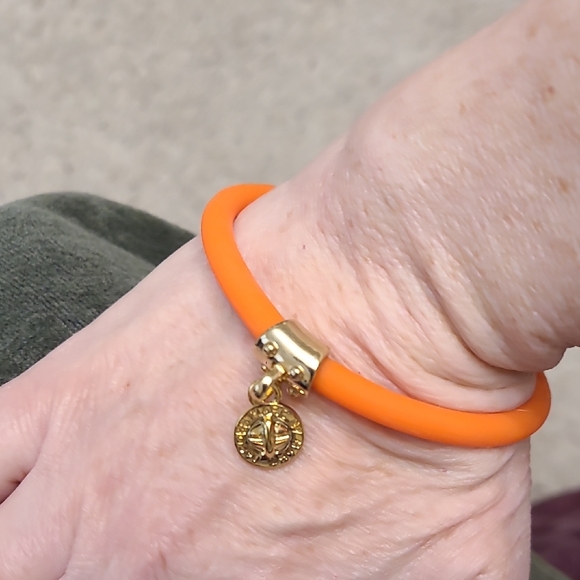 *HOST PICK* Marc Jacobs Orange Silicone Bracelet With Gold Charm  New With Tag - Picture 1 of 3